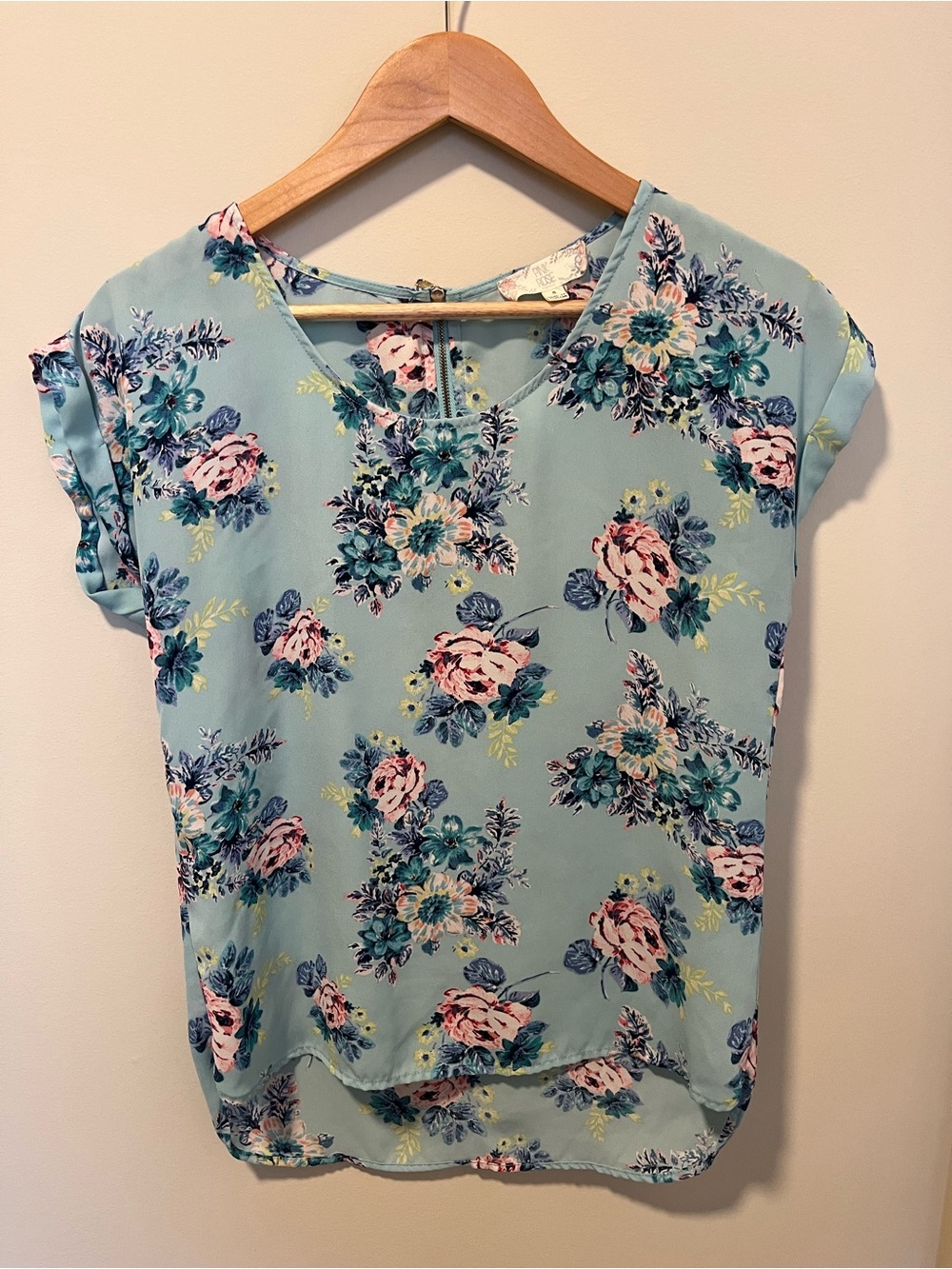 Floral V-Neck Short Sleeve Top in Light Blue